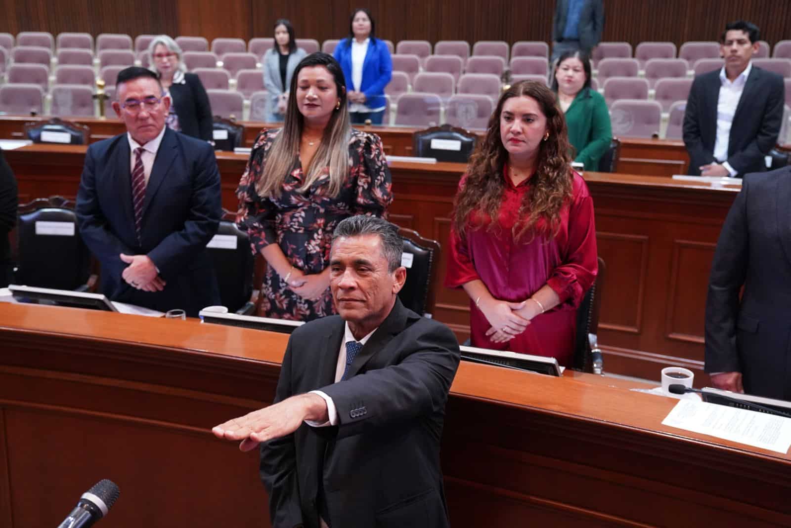 Adalberto Valle Pérez rindió protesta este lunes como diputado suplente en funciones de propietario