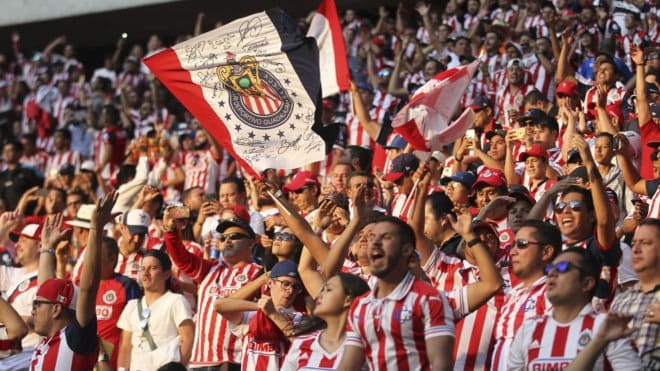 Aficionados de las Chivas, no hicieron el acostumbrado arribo al hotel de concentración de cara al Clásico Nacional en Concachampions
