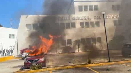 Al menos 20 agentes de Guardia Nacional heridos tras protestas en Fiscalía de Guerrero
