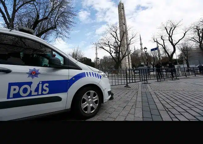 Alerta en Francia; escuelas reciben amenazas y videos de decapitados