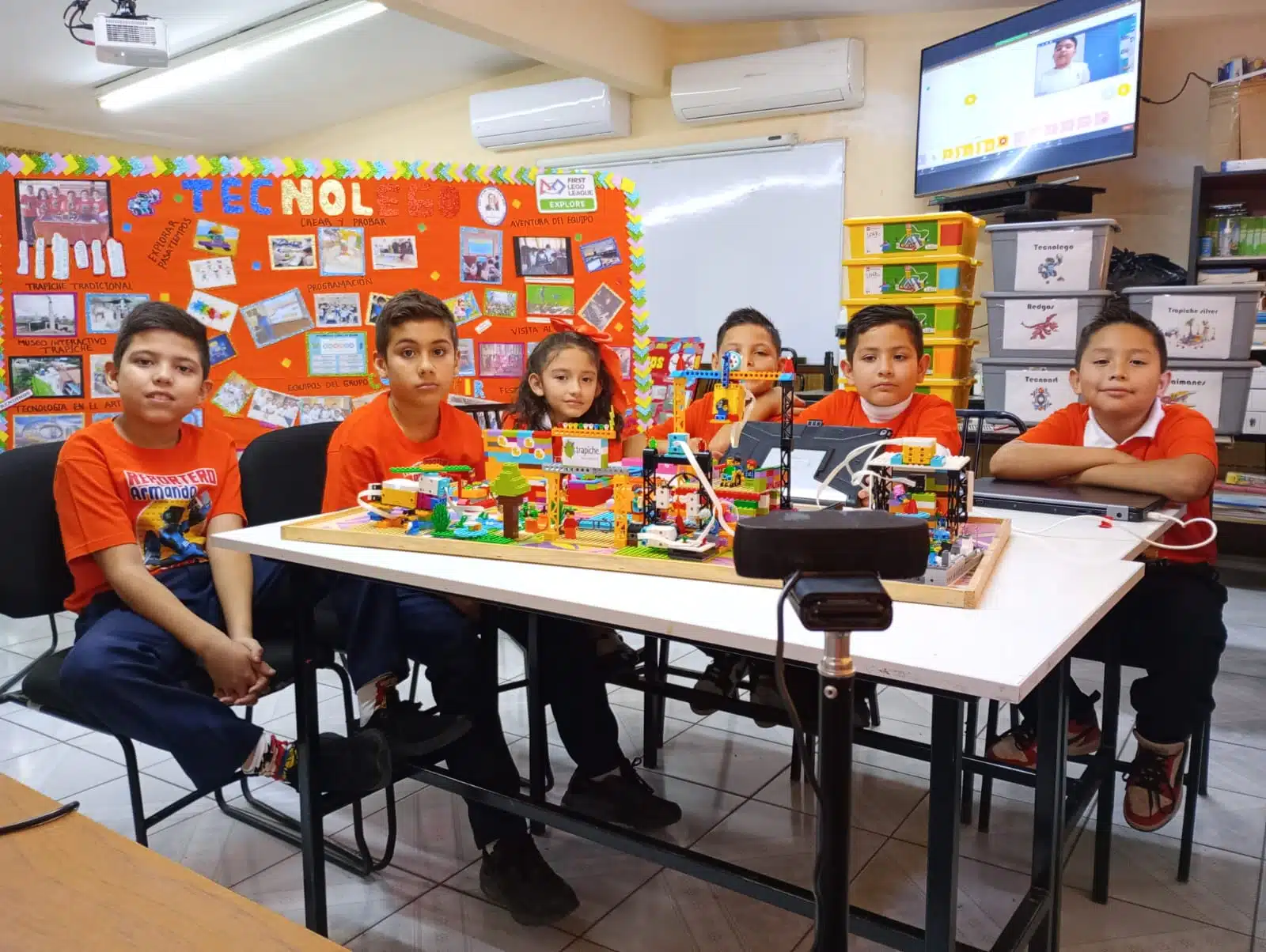 Alumnos de cuarto grado de la escuela primaria “Constitución Mexicana”