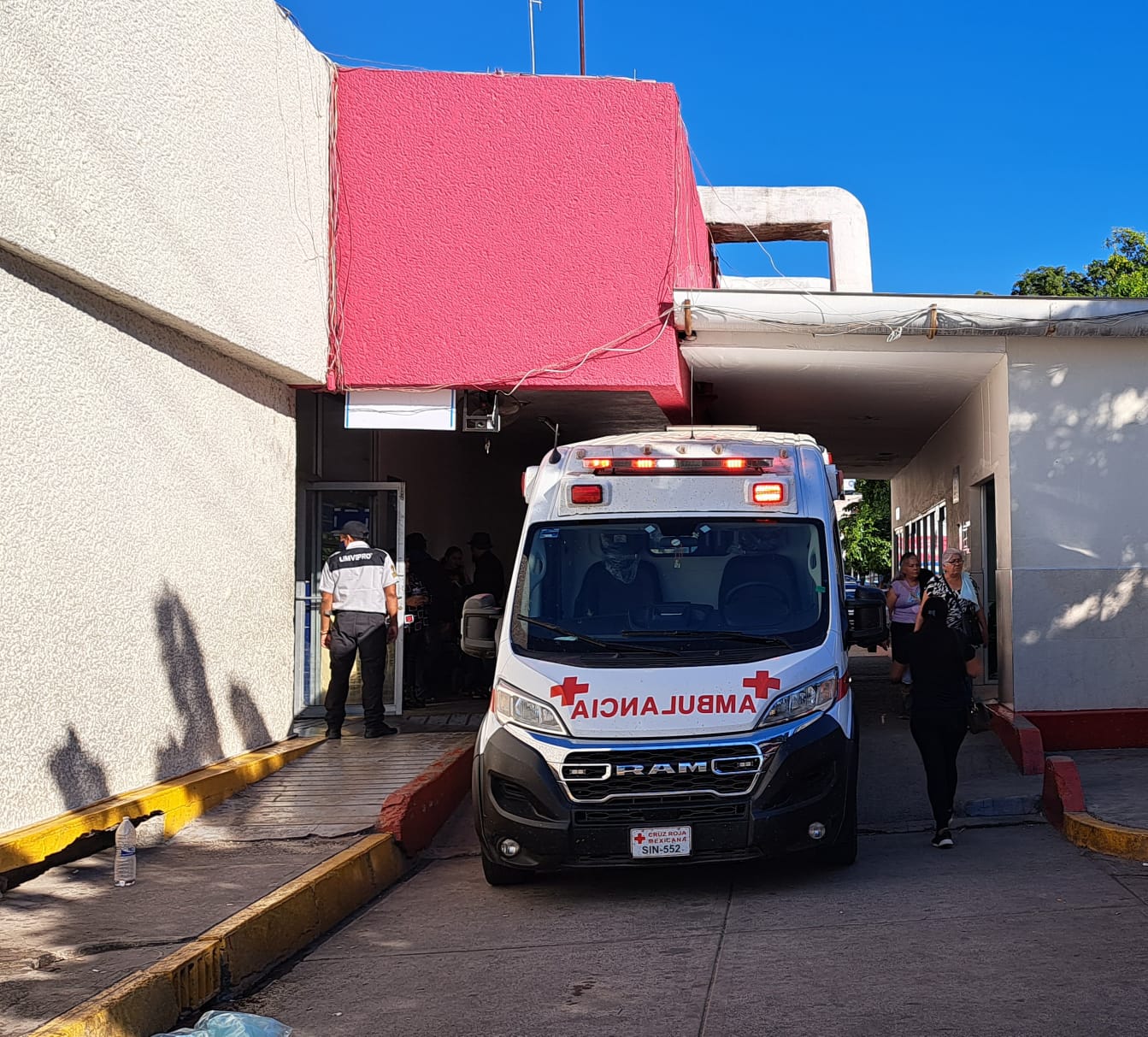Ambulancia de la Cruz Roja en Culiacán