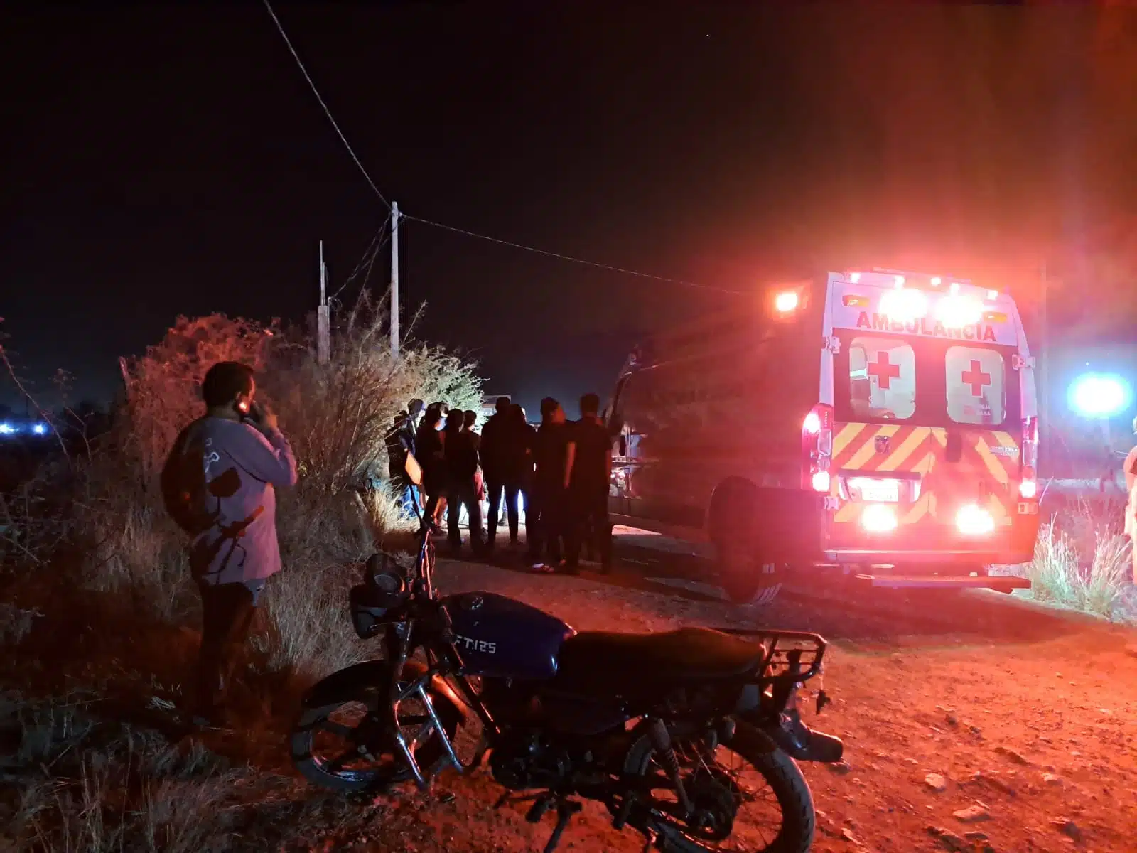 Ambulancia-choque de motos en El Quemadito