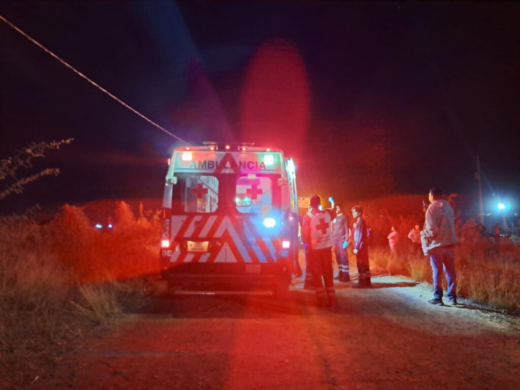 Paramédicos de la Cruz Roja en El Quemadito tras choque de motos