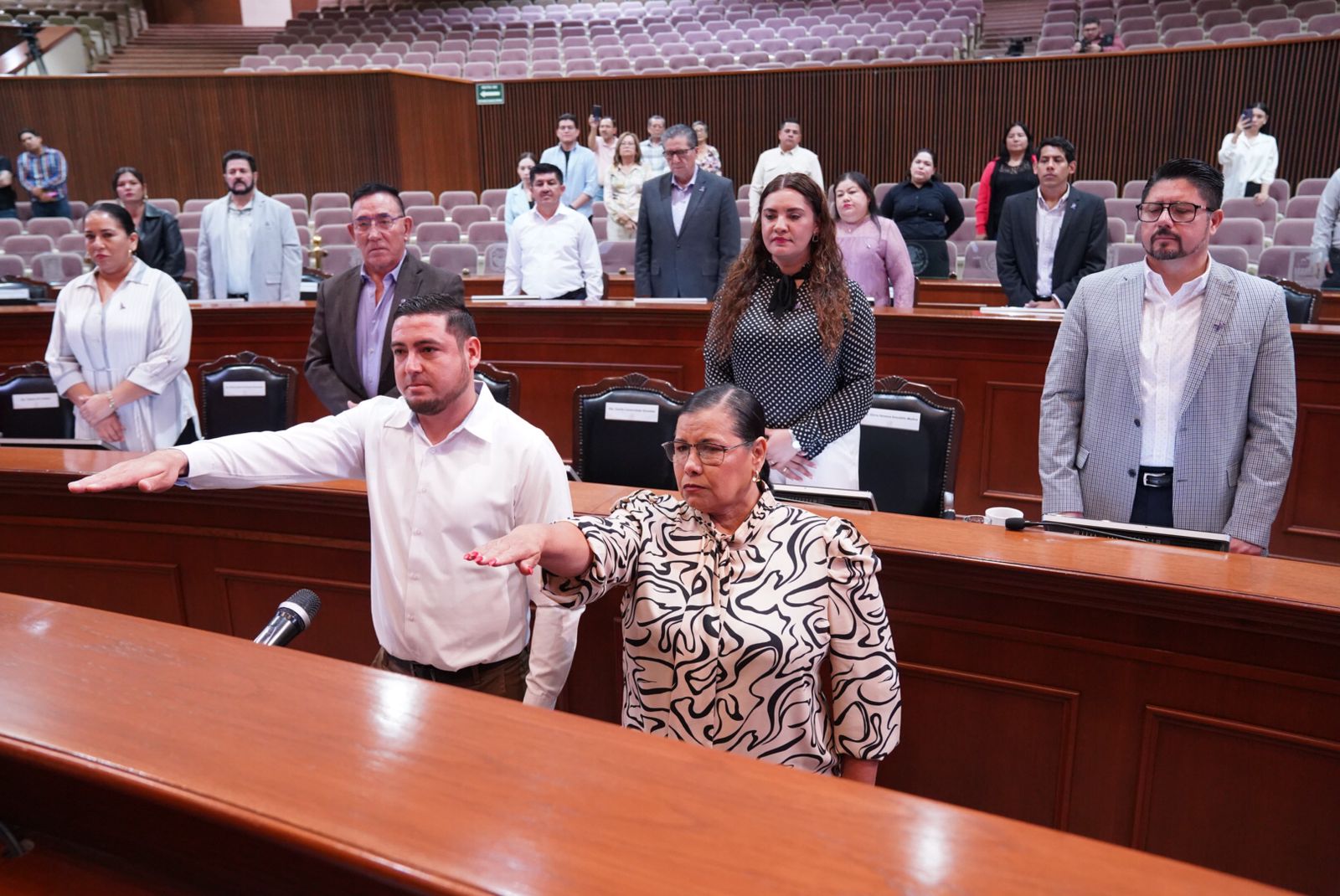 Amelia Rodelo Pérez y Abdiel Alfonso Beltrán en el Congreso del Estado de Sinaloa