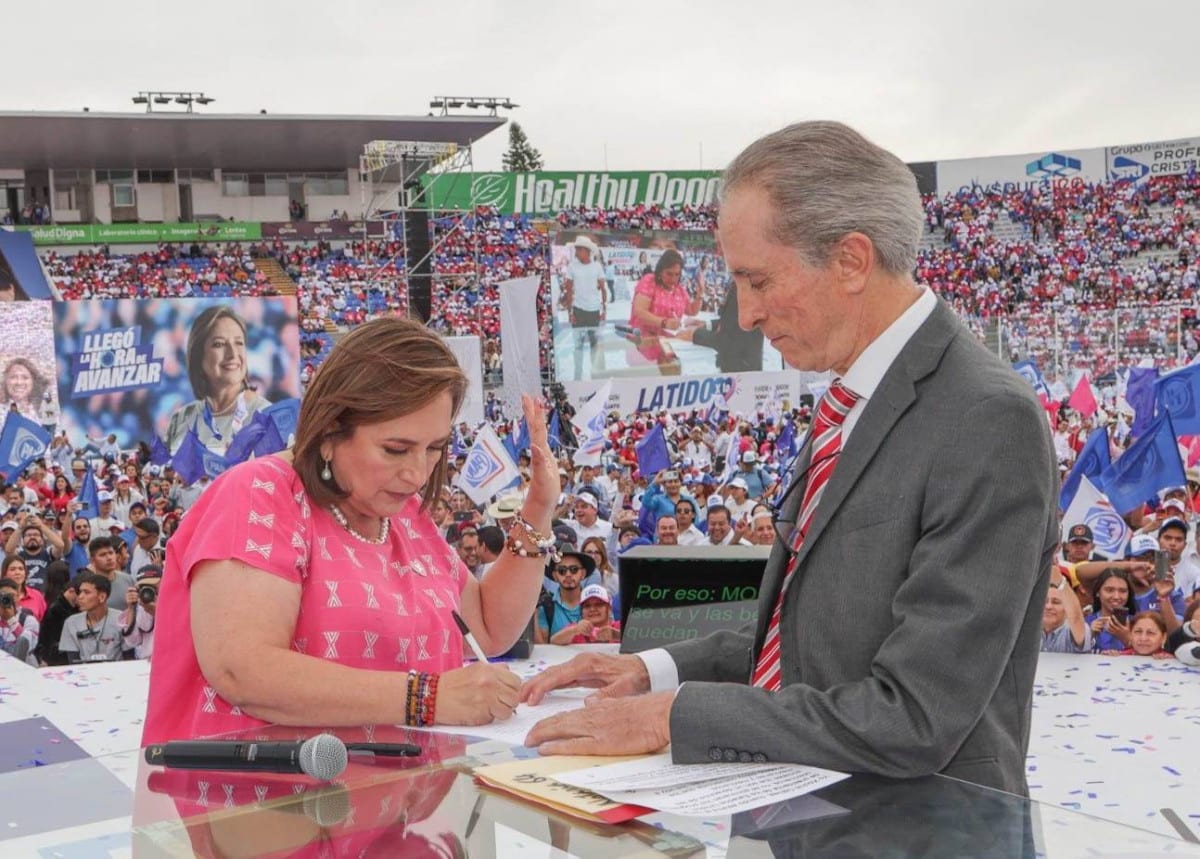 Ante notario, Xóchitl Gálvez promete ampliar los programas sociales