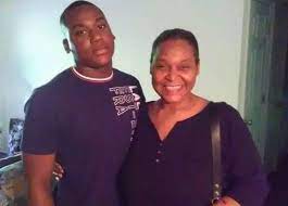 Asesinó a su madre en Missouri, y declaró a la autoridad que creyó que era una intrusa