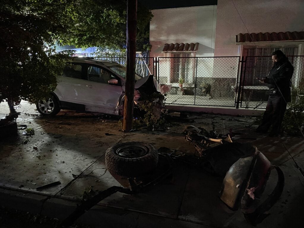 Así quedó la camioneta Ford Escape tras el choque