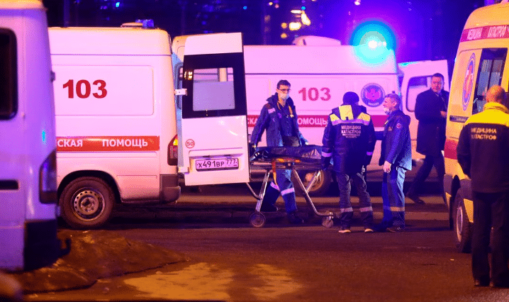 Ascienden a 60 muertos por atentado a sala de conciertos en Moscú