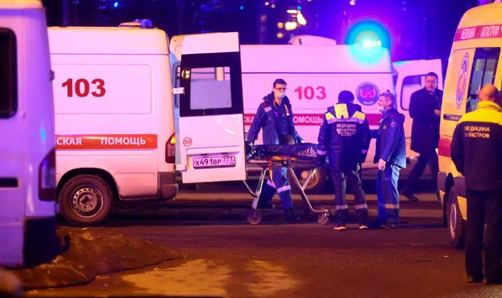 Ascienden a 60 muertos por atentado a sala de conciertos en Moscú