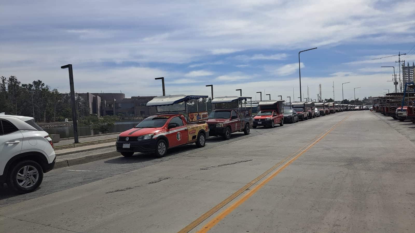 Aurigas estacionadas en Mazatlán