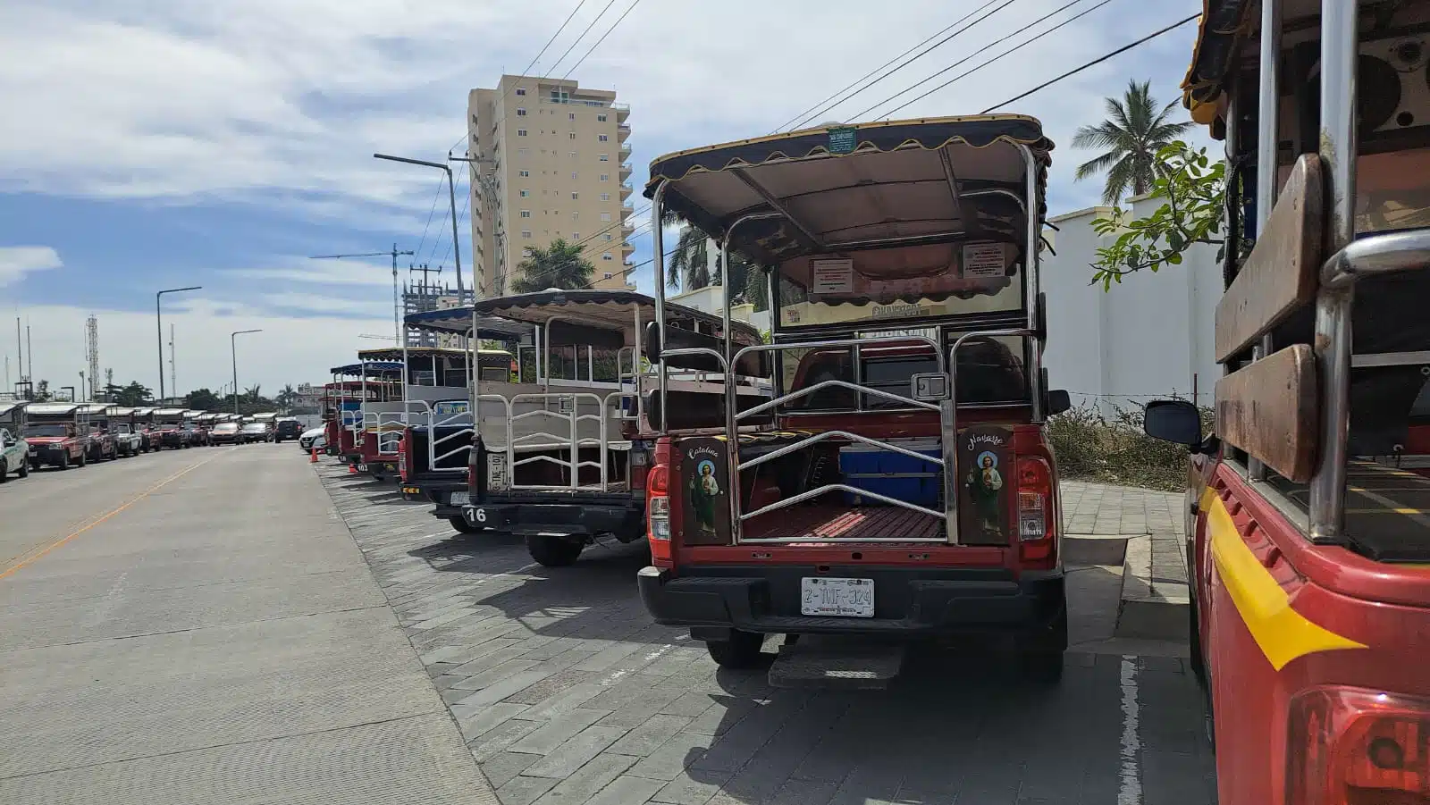Aurigas estacionadas en Mazatlán