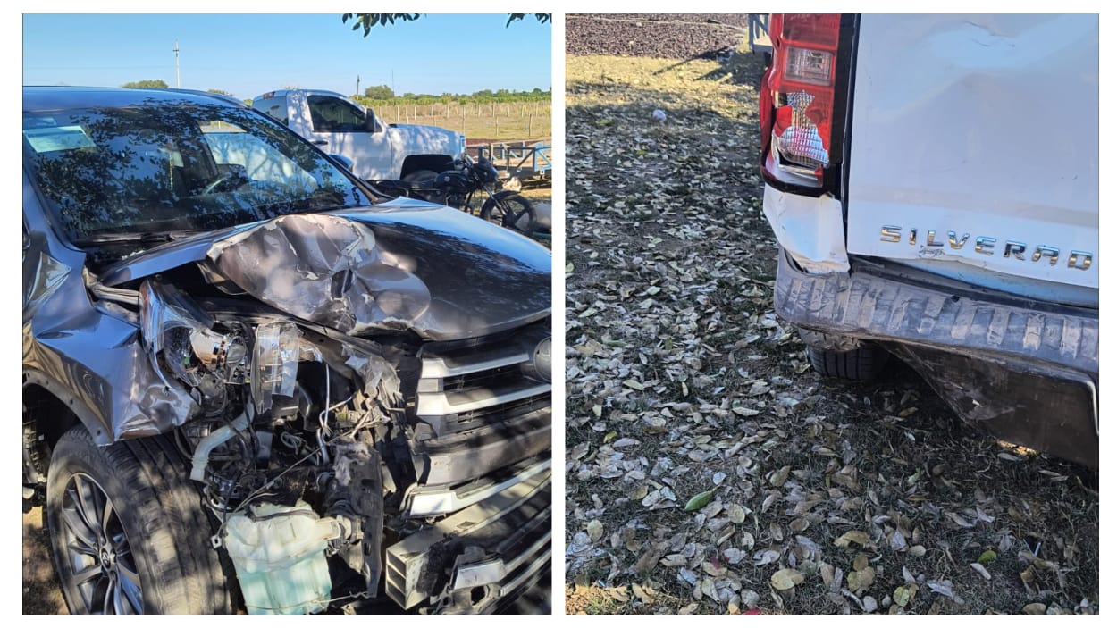 Camioneta marca Chevrolet color blanco y automóvil marca Toyota color gris, accidentados por la carretera Escuinapa - Teacapán.