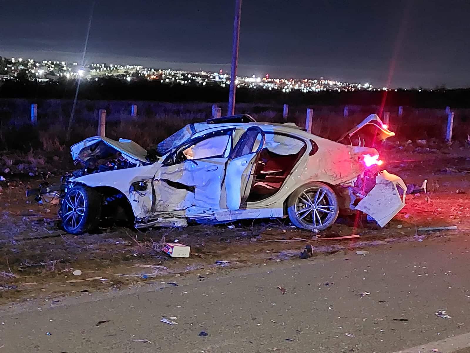Automóvil destrozado tras choque en Culiacán