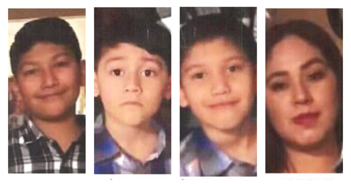 Avigail Gamboa Carrillo y sus tres hijos Jesús Abigael, Manuel Alfredo y Héctor Ossiel Bejarano Gamboa