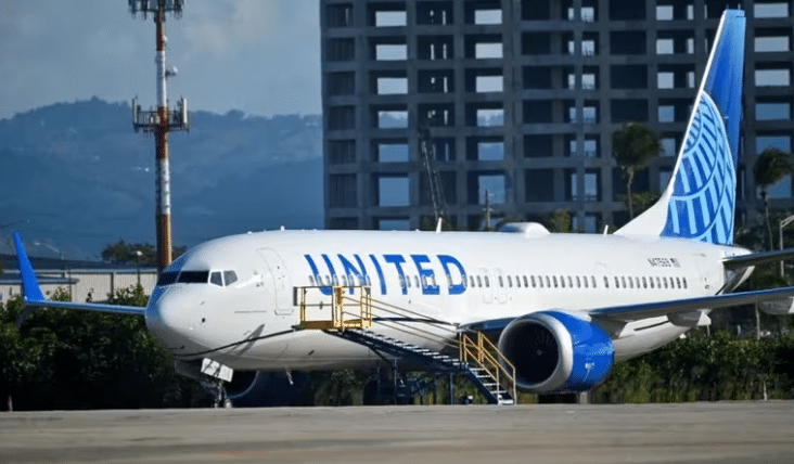 Avión aterriza de emergencia en EU por amenaza de nivel 3