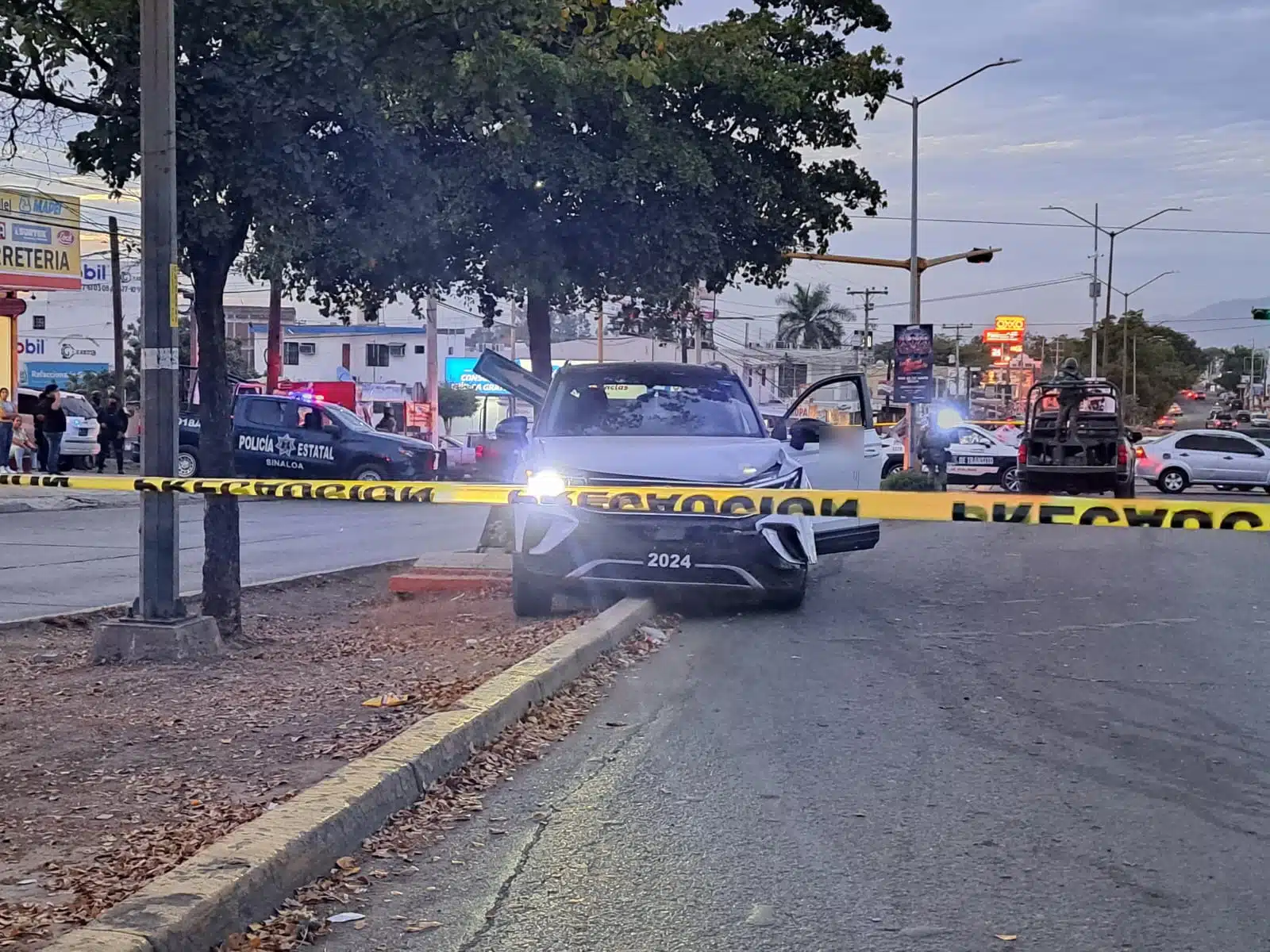 Camioneta en la que hirieron de bala a un hombre en Culiacán