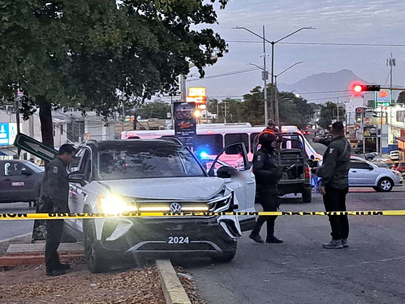 Camioneta en la que hirieron de bala a un hombre en Culiacán