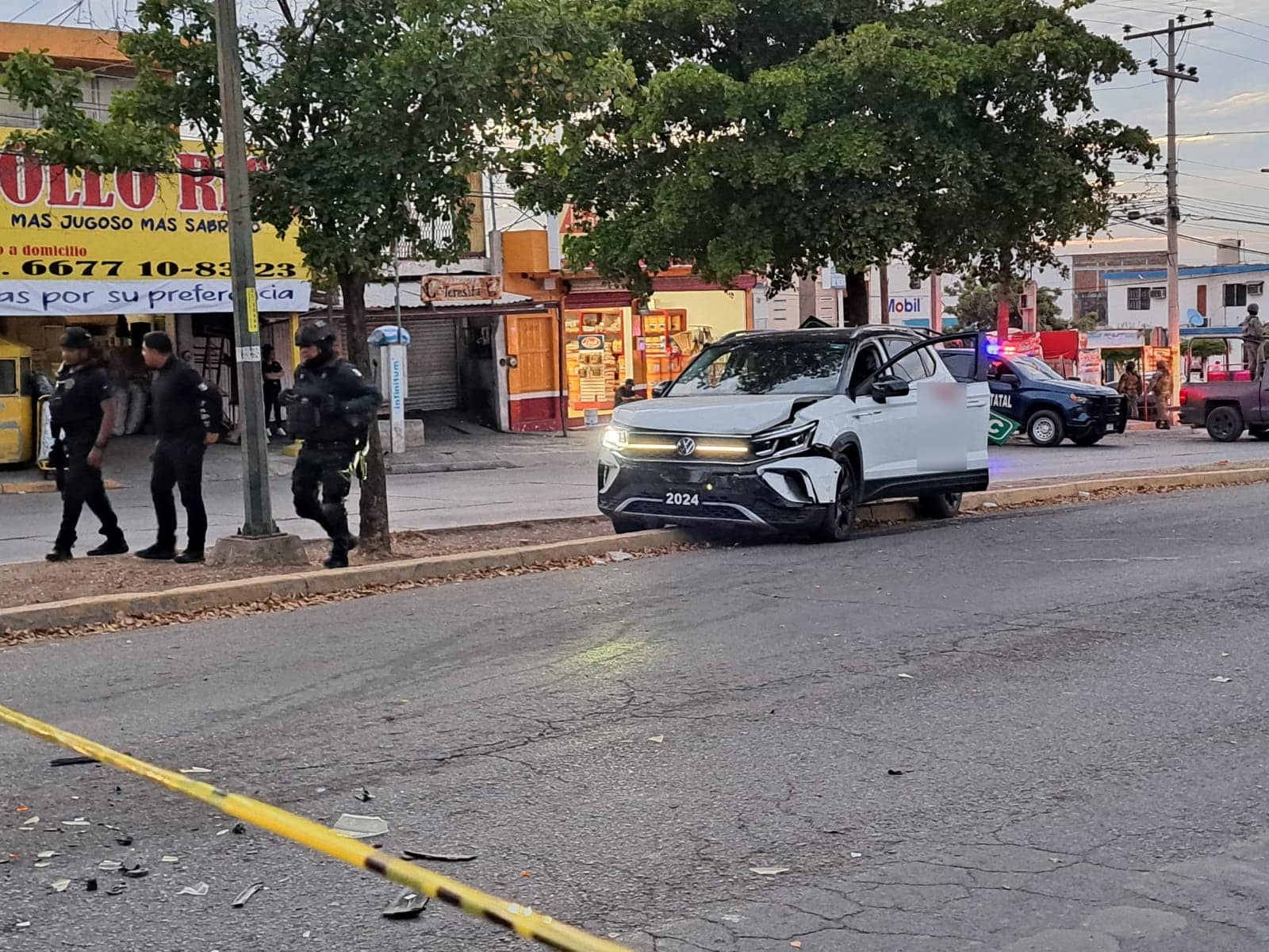 Camioneta en la que hirieron de bala a un hombre en Culiacán