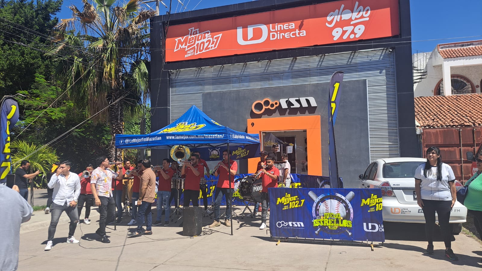 RSN y banda la Poderosa hacen entrega de boletos para “Juego de las Estrellas 2024”