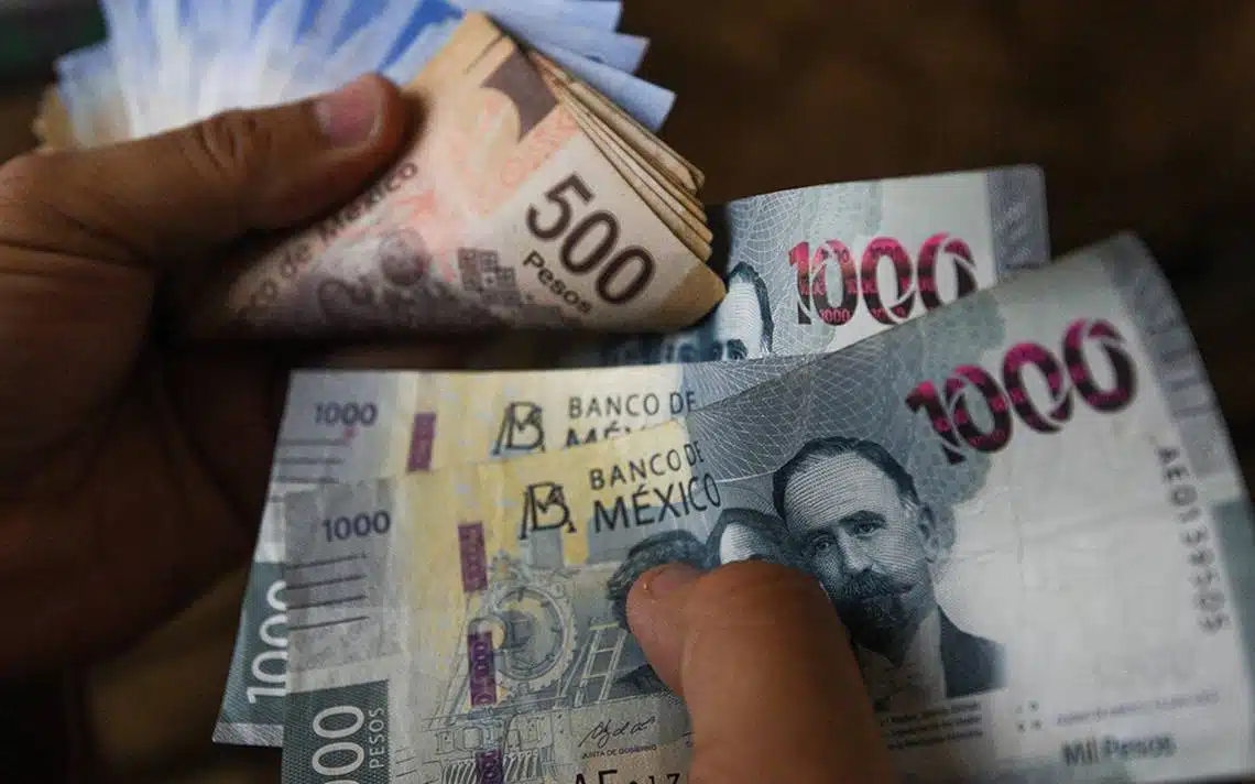 Billetes de México de 1000 y 500 pesos