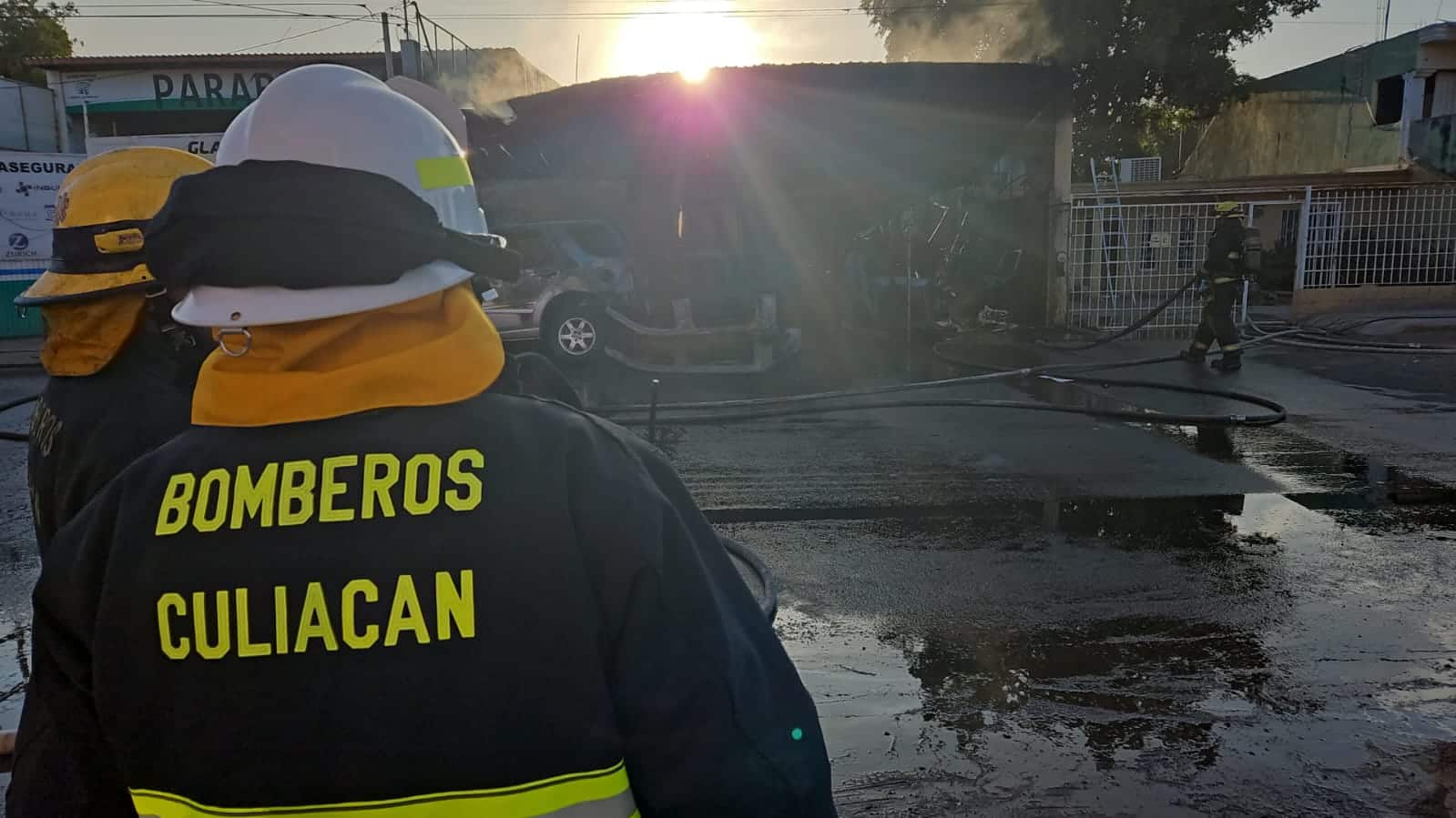 Bombero de Culiacán en incendio