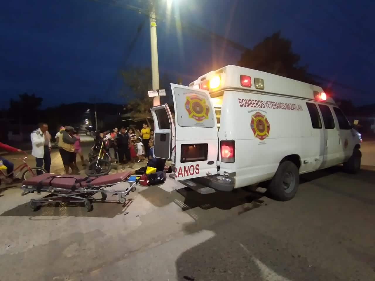 Una ambulancia de Bomberos Veteranos de Mazatlán