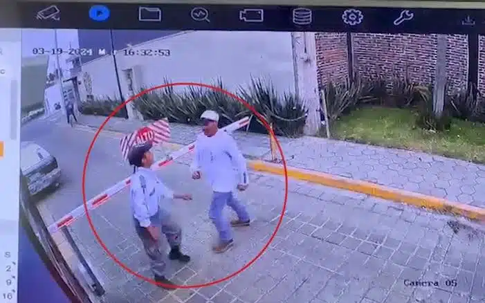 Buscan a plomero que golpeó a un guardia de seguridad en Puebla