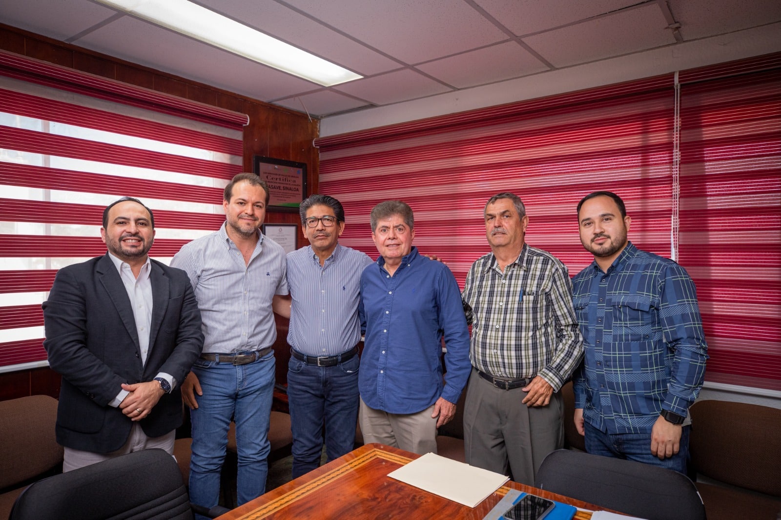 Alcalde de Guasave acompañado de integrantes de Codesin