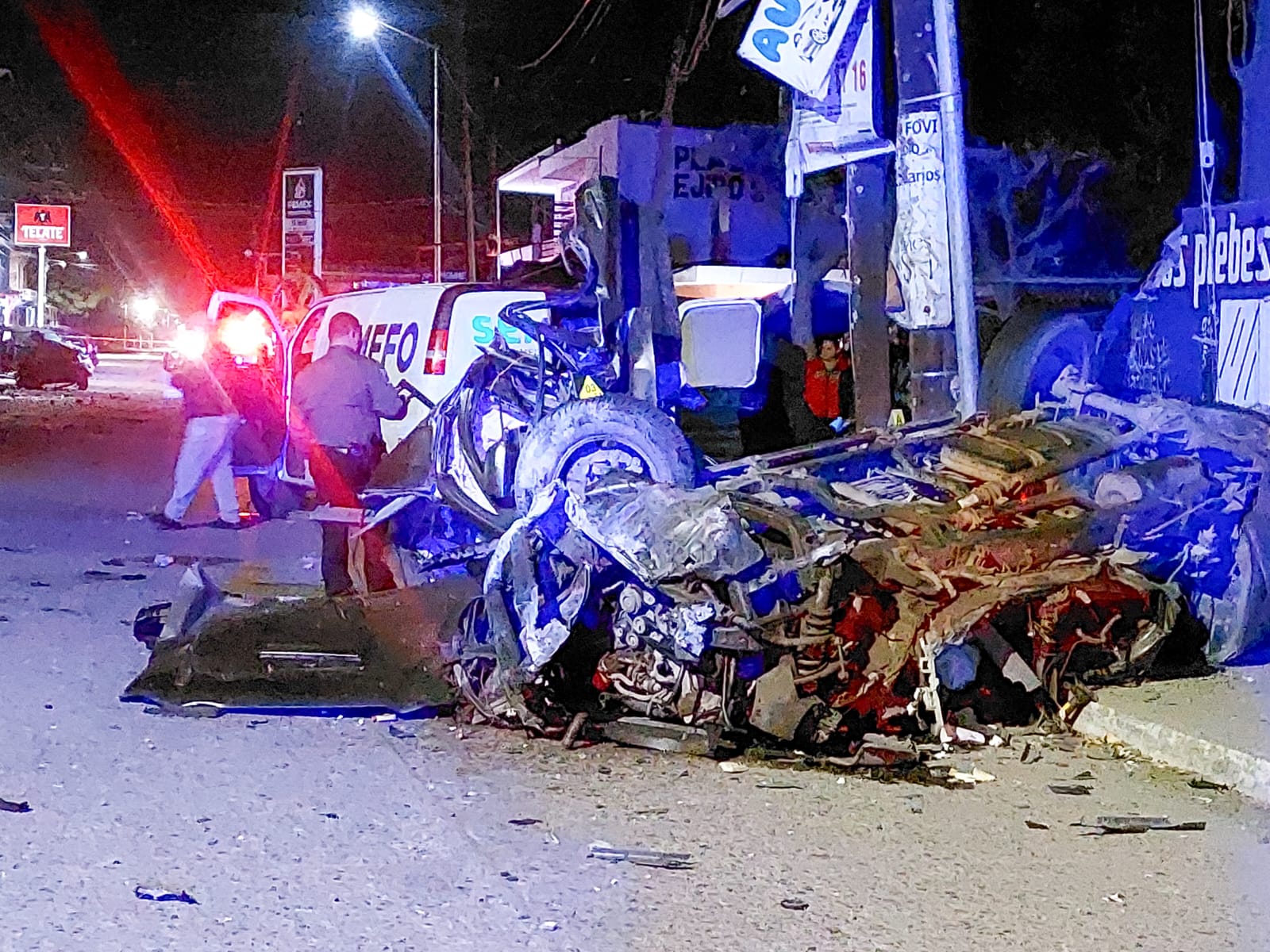 Camioneta Tacoma gris destrozada tras choque en Eldorado, Culiacán