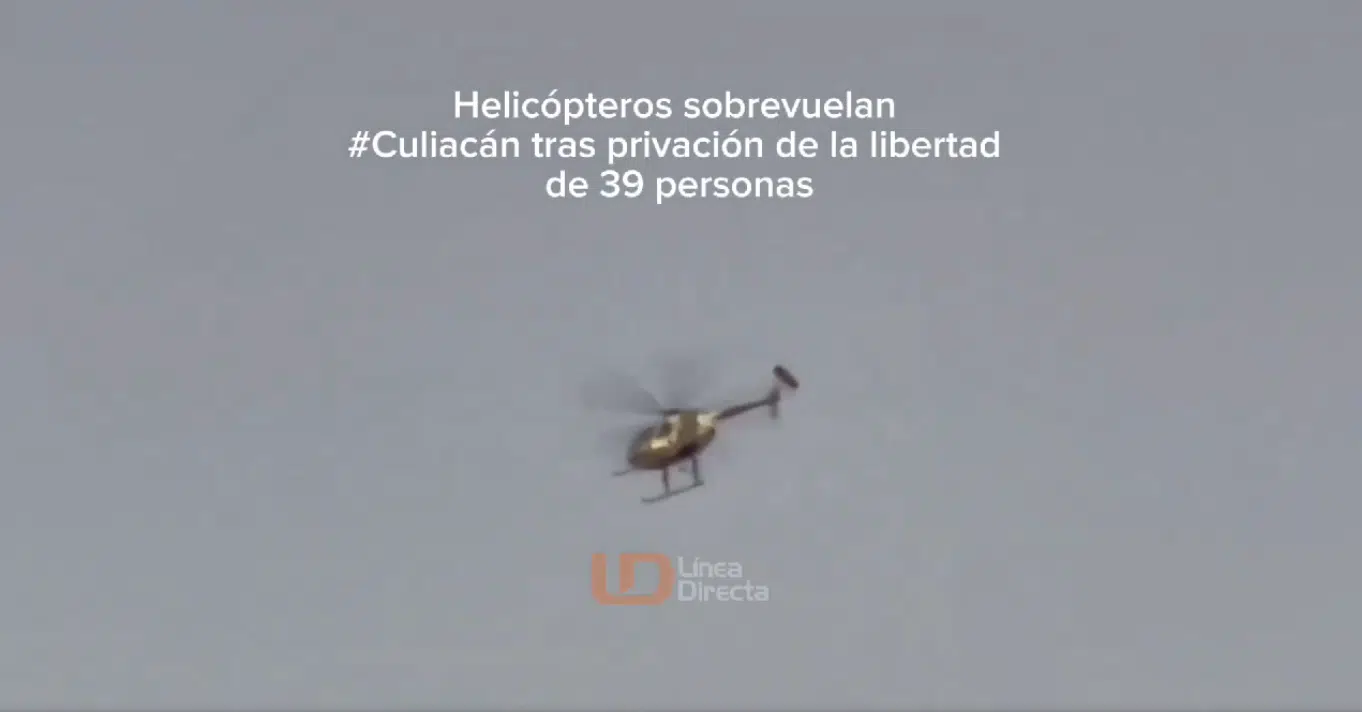 Helicóptero Black Hawk sobrevolando en la ciudad de Culiacán