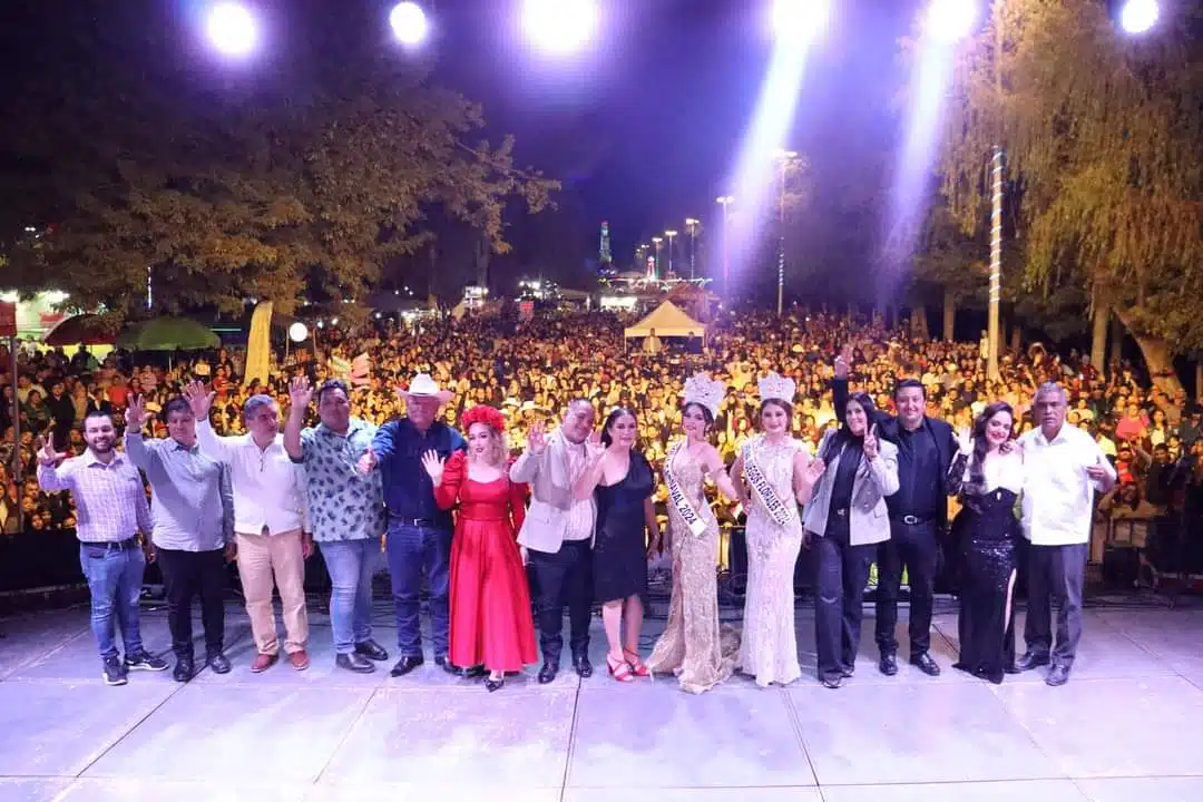 Personas en el Carnaval de Sinaloa de Leyva 2024