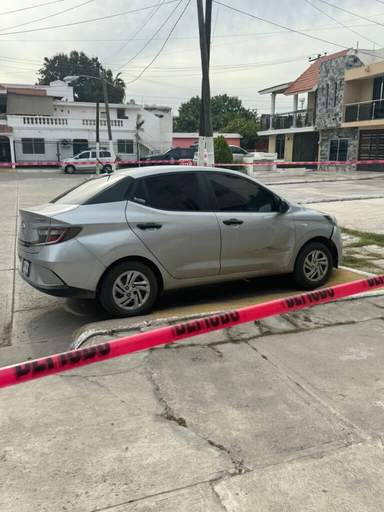 Carro Hyundai i10, en el que viajaba el presunto homicida de una mujer hallada sin vida en un motel, fue encontrado en Mazatlán