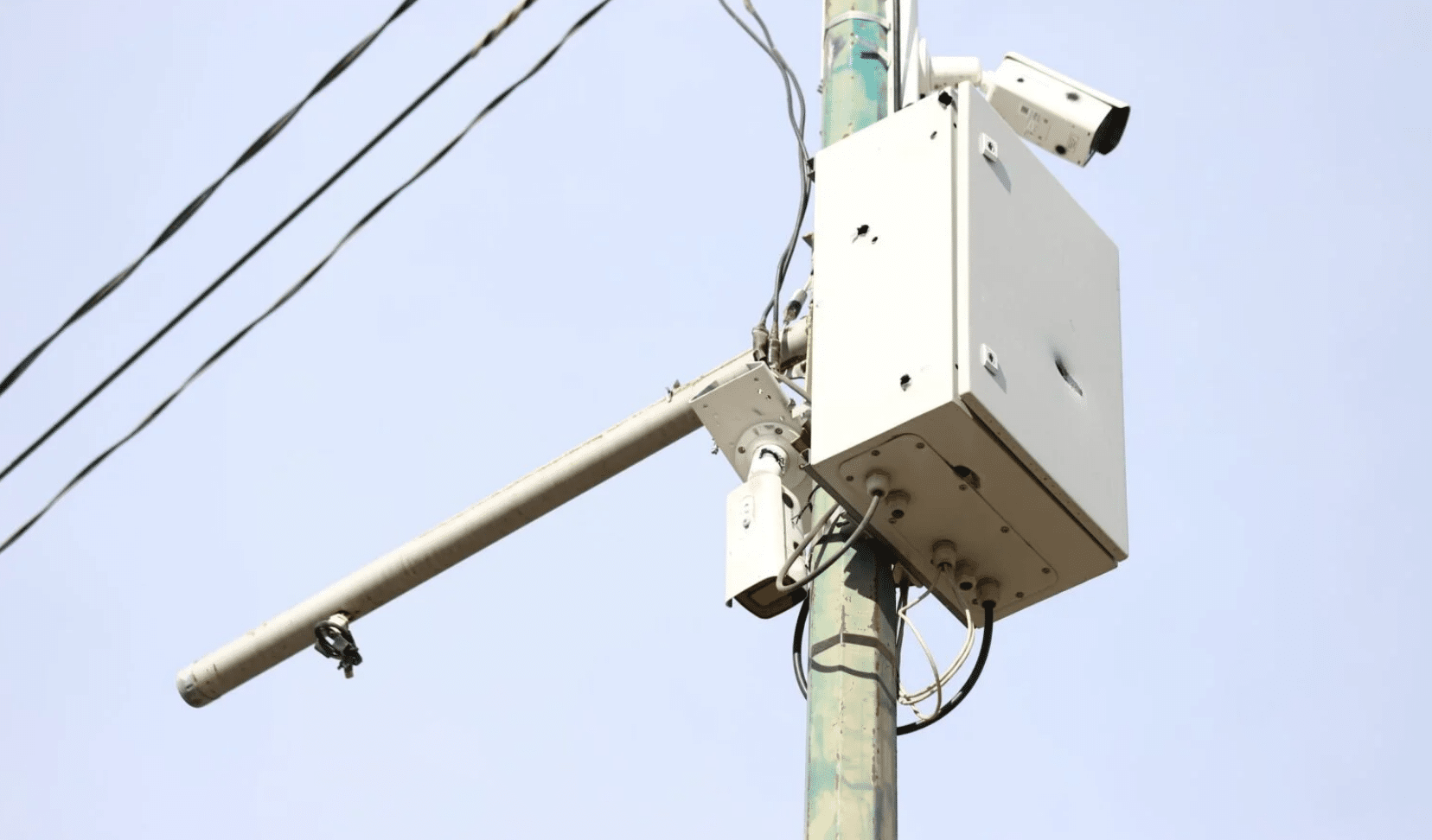 Cámara de videovigilancia en una calle de Culiacán