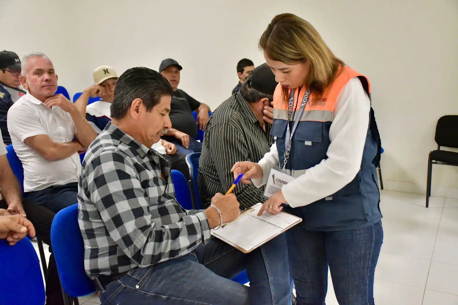 Coepriss da una capacitación a trabajadores del rastro Municipal en Salvador Alvarado