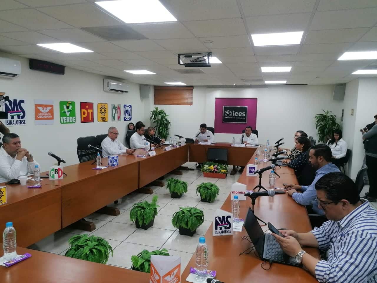 Integrantes del Consejo Electoral del IEES