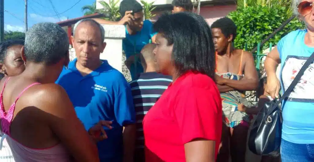 Cubanos se manifiestan por falta de alimentos y apagones de hasta ocho horas
