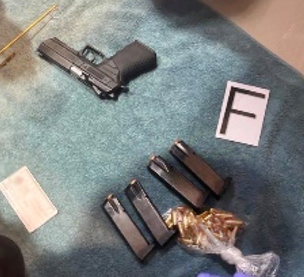 Armas y sustancias ilícitas decomisadas por la FGR./ Foto: Cortesía