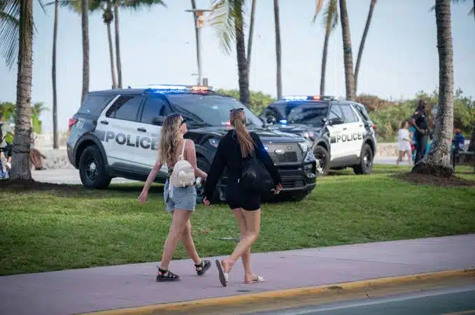 Declaran toque de queda en Miami tras violencia en spring break
