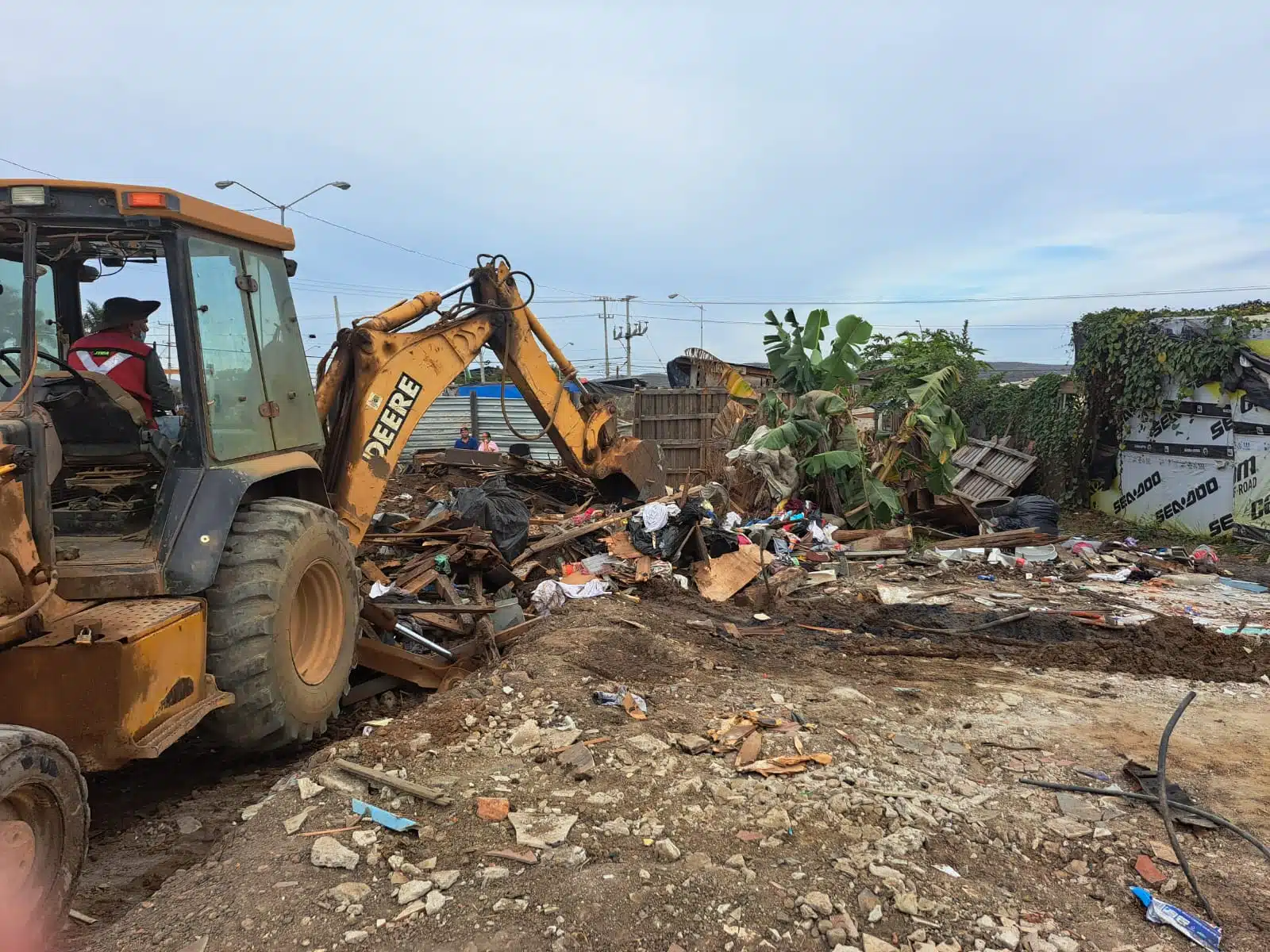 Demolición de las casas de Invasión Bugambilias La Esperanza en Mazatlán
