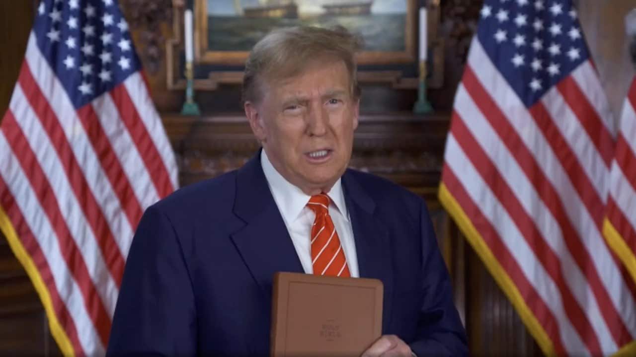 Donald Trump lanza su propia Biblia por un precio de 60 dólares