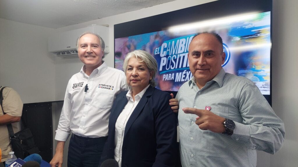Candidato al Senado por "Fuerza y Corazón por México", Eduardo Ortiz