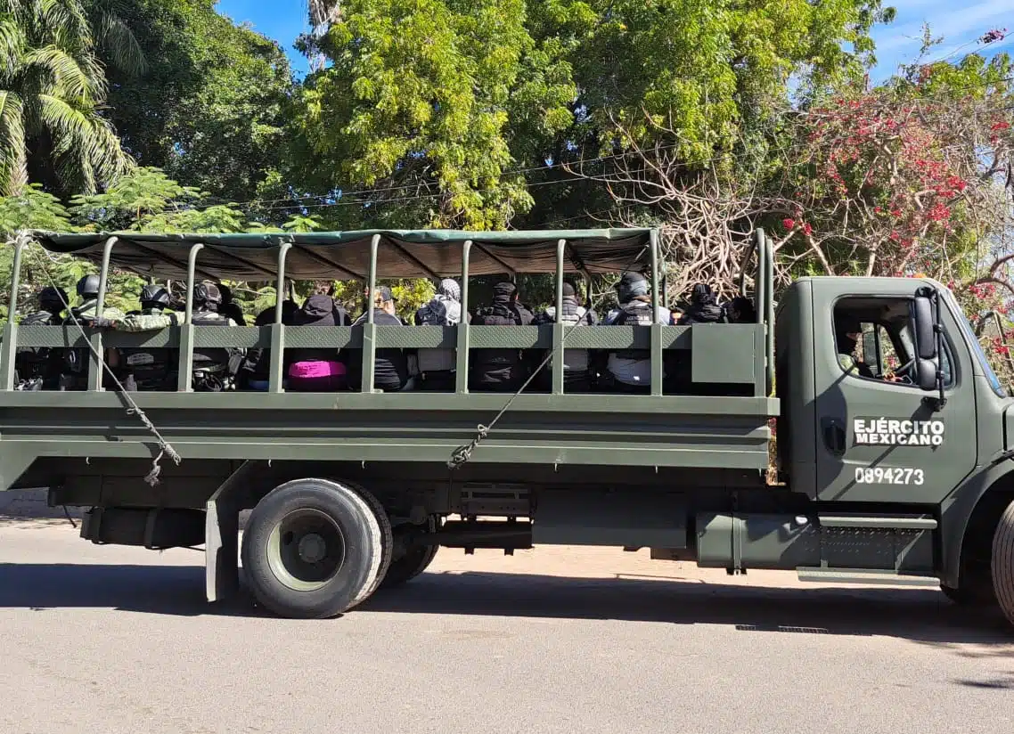 Ejercito Mexicano en calles de Guasave.