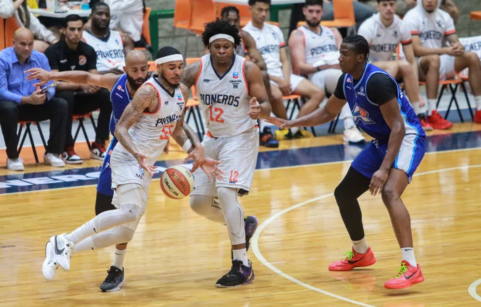 El habilidoso tirador de Pioneros de Los Mochis, Jordan Allen