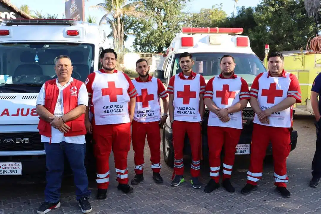 Elementos de Cruz Roja Mexicana