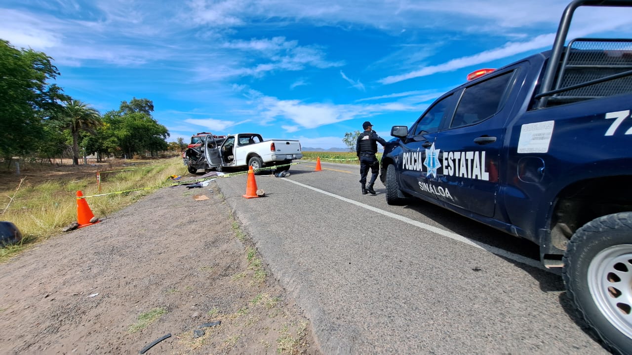 Elementos de la policía Estatal en el lugar del accidente