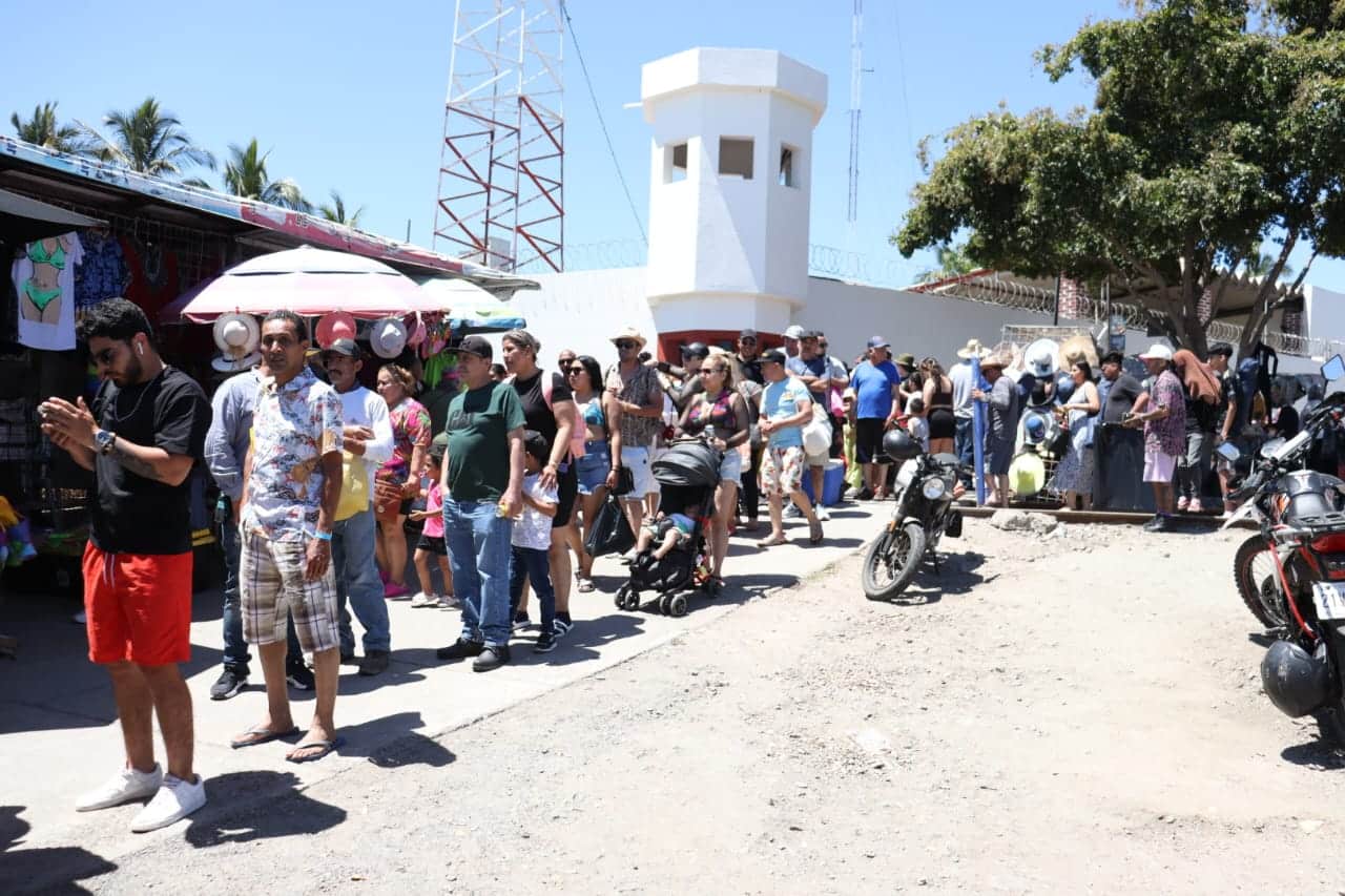 Embarcadero Isla de la Piedra con largas filas de turistas
