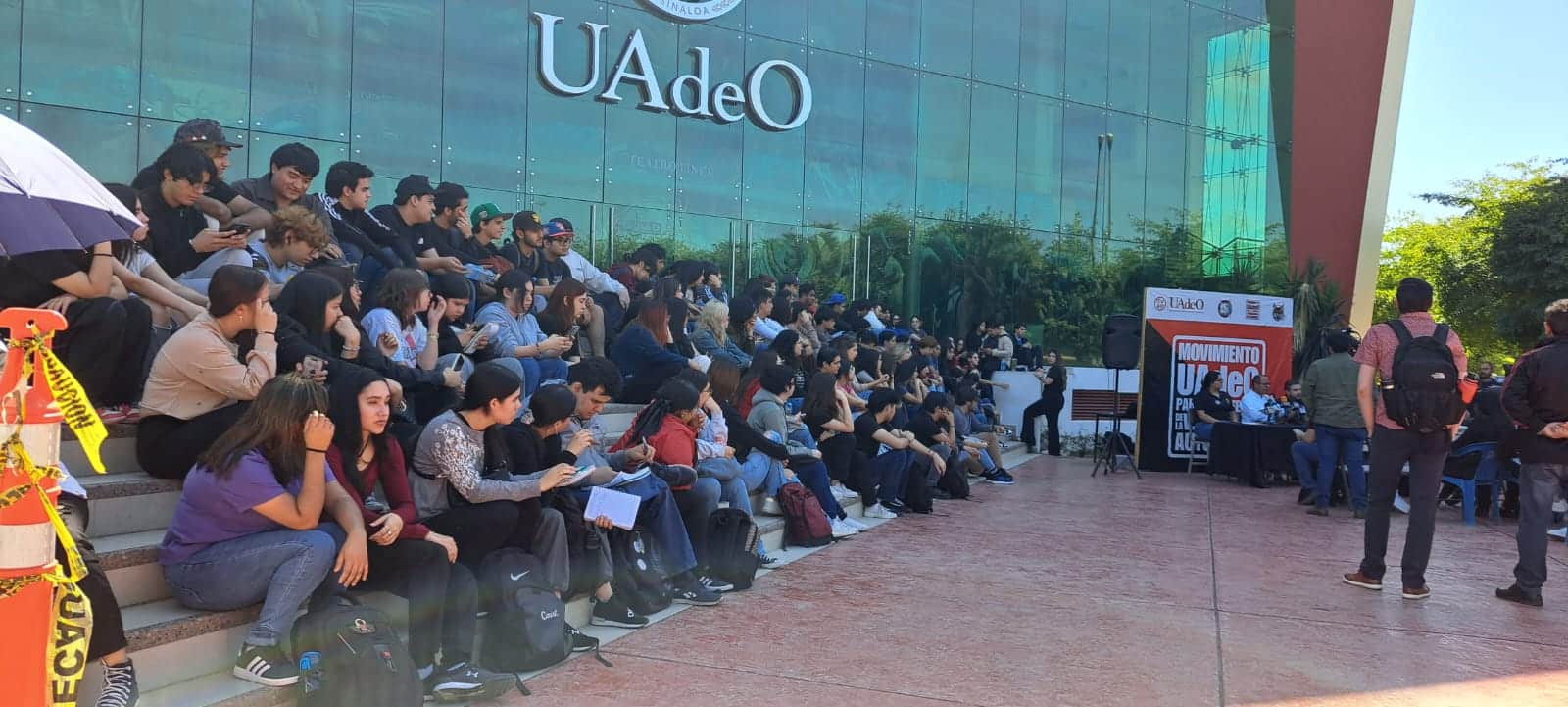 Estudiantes de UAdeO