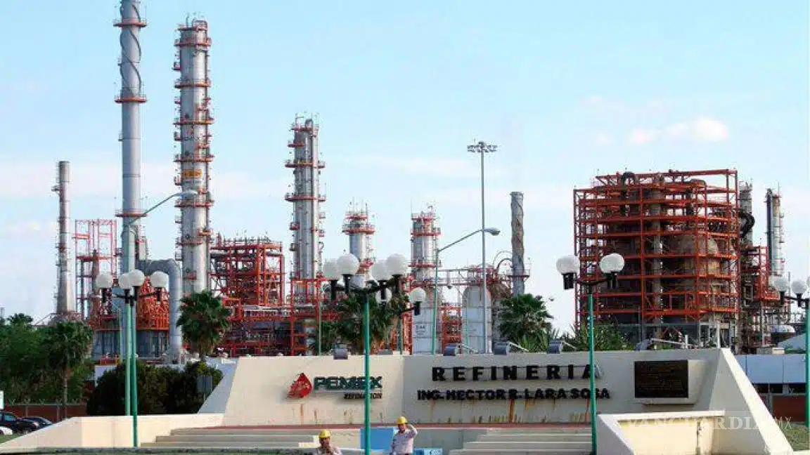 Esto dice AMLO ante propuestas de Xóchitl Gálvez y Álvarez Máynez sobre cierre de refinerías