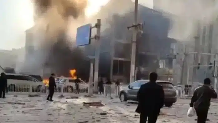 Explosión en Pekín deja dos muertos y más de 30 heridos